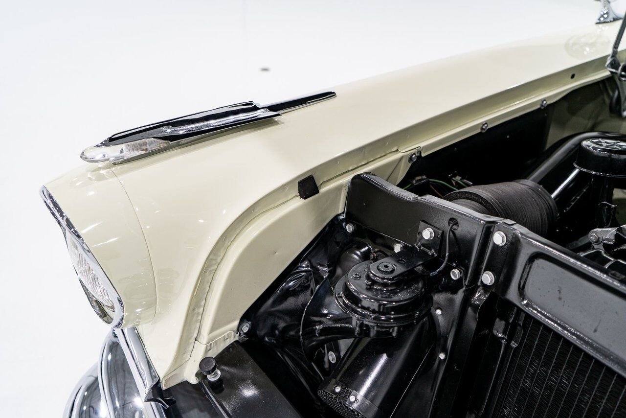 Pontiac Bonneville *PRICE IN USD* Fuel injected 347/315HP 1 of 630 produced 1957 Blanc Montréal - photo #59