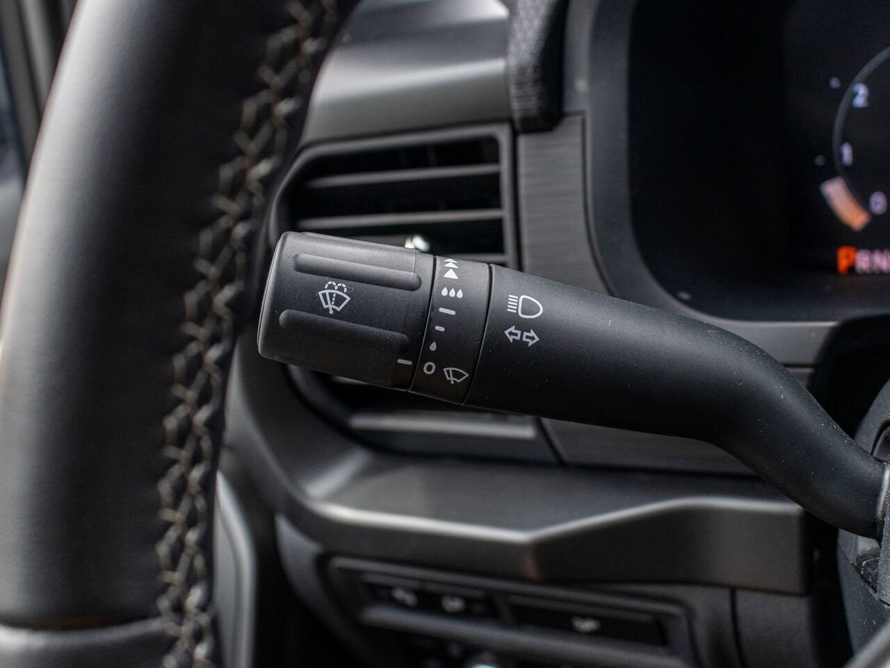 Ford F-150 XLT cabine SuperCrew 4RM caisse de 5,5 pi 2024 Gris Châteauguay - photo #19
