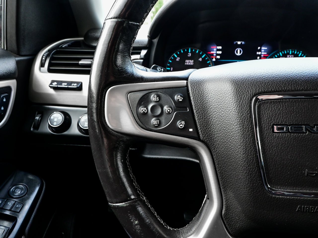 2017 GMC Yukon XL 4WD 4dr Denali Black Sherwood Park - photo #23