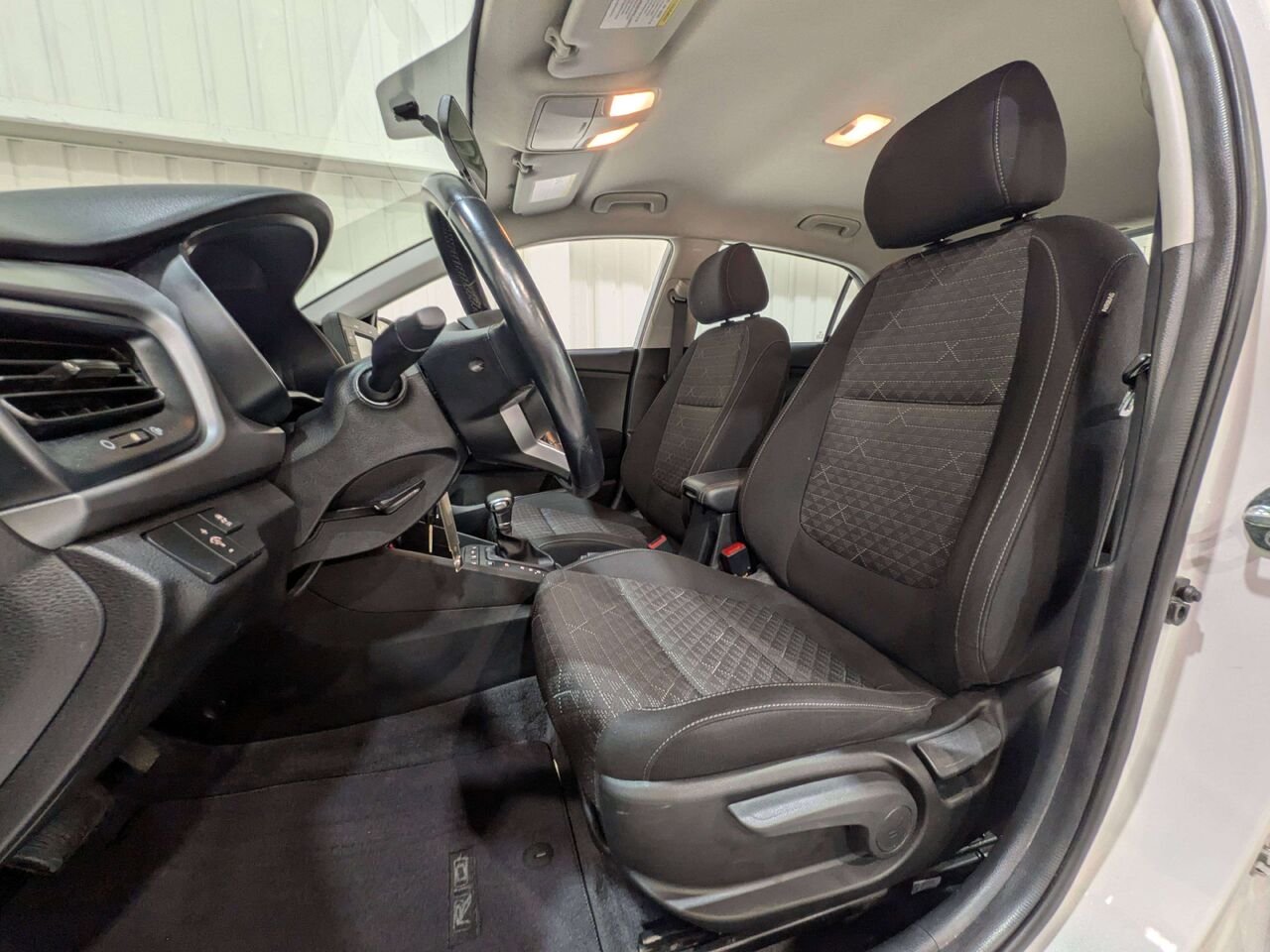 2018 Kia Rio 5-door LX Manual White Val-David - photo #1