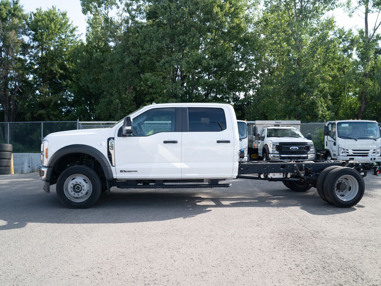 2024 Ford Super Duty F-550 DRW XL 4WD Crew Cab 203" WB 84" CA White Kirkland - photo #1