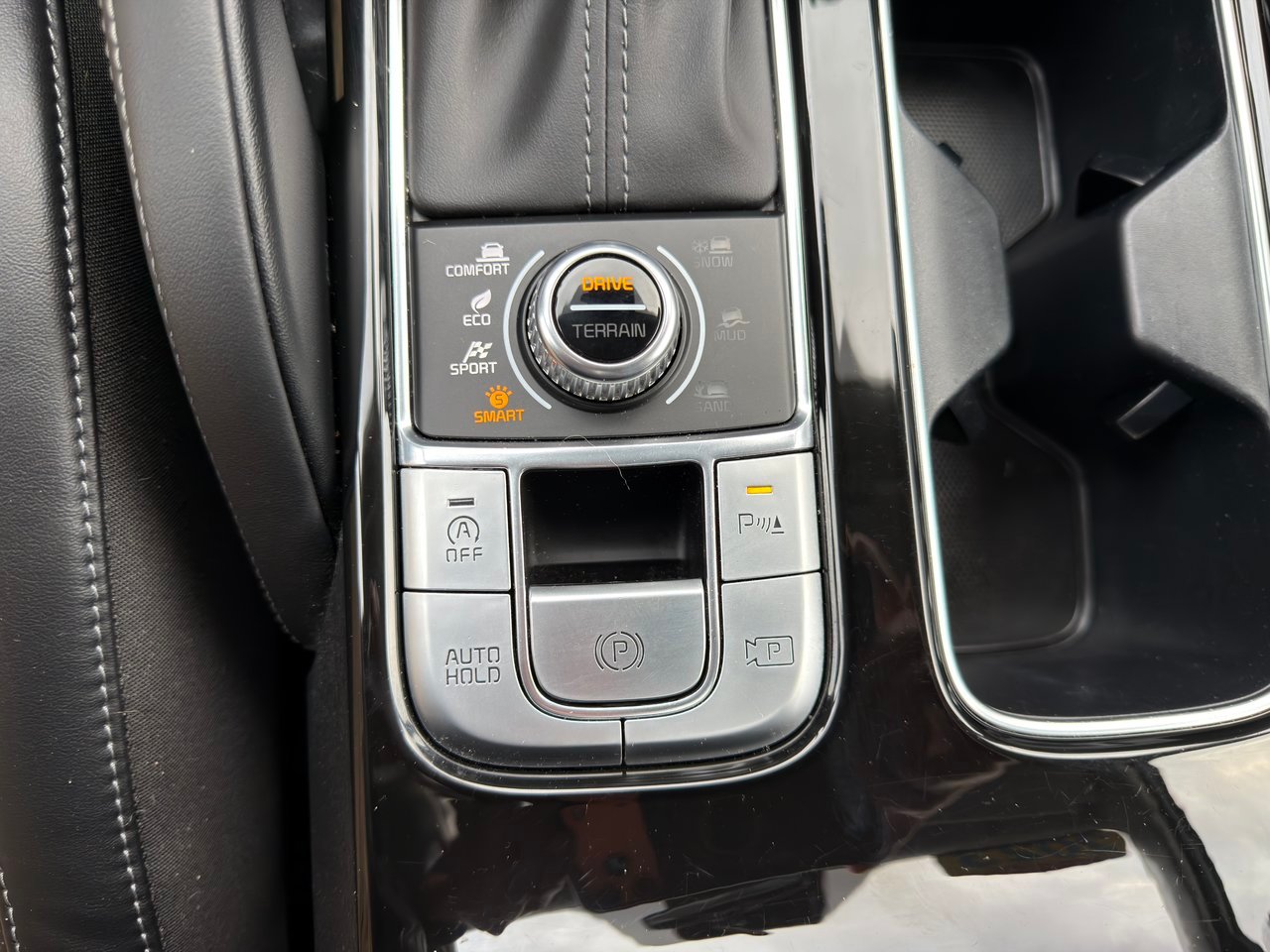 2023 Kia Telluride White Thetford Mines - photo #33