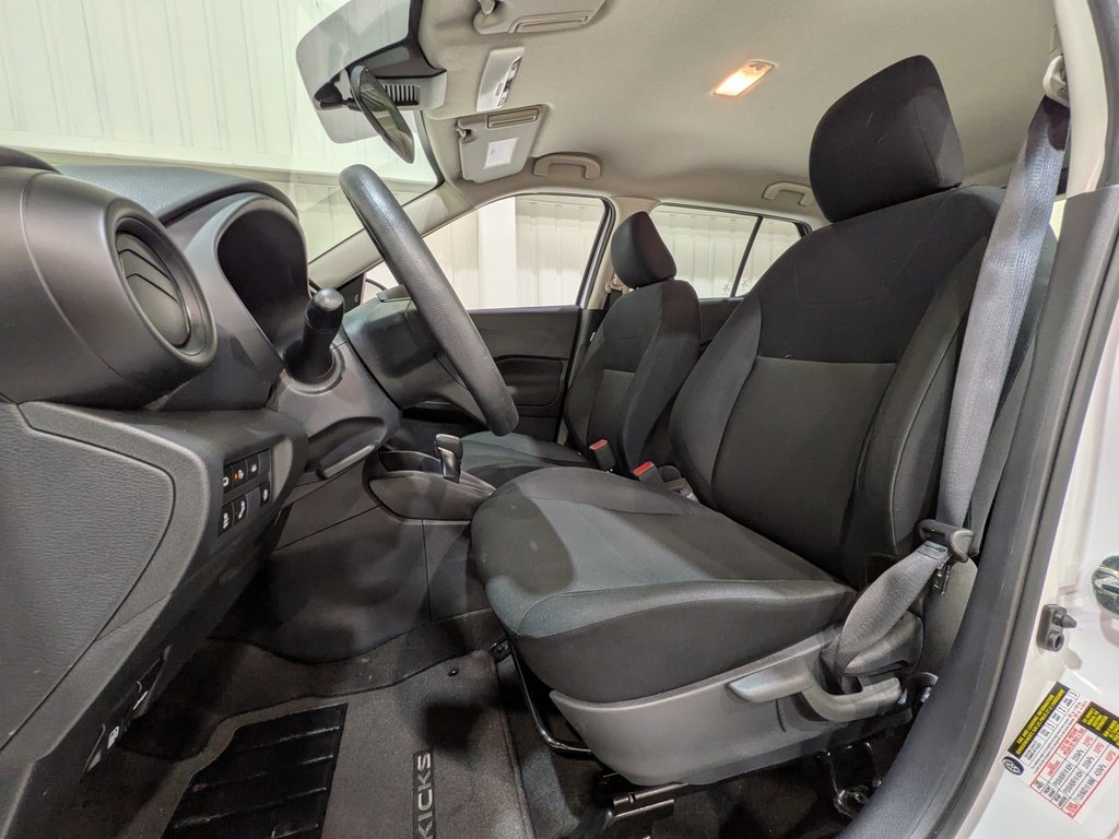 2024 Nissan Kicks S FWD White Val-David - photo #1