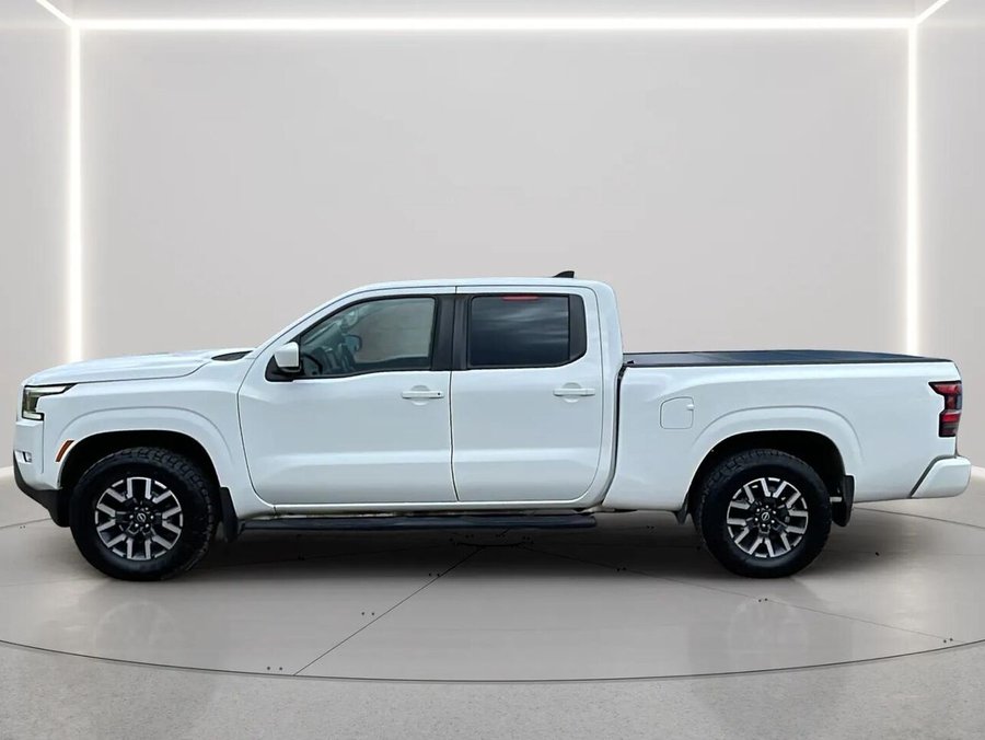 Nissan Frontier SV cabine double caisse longue 4x4 2022 Blanc