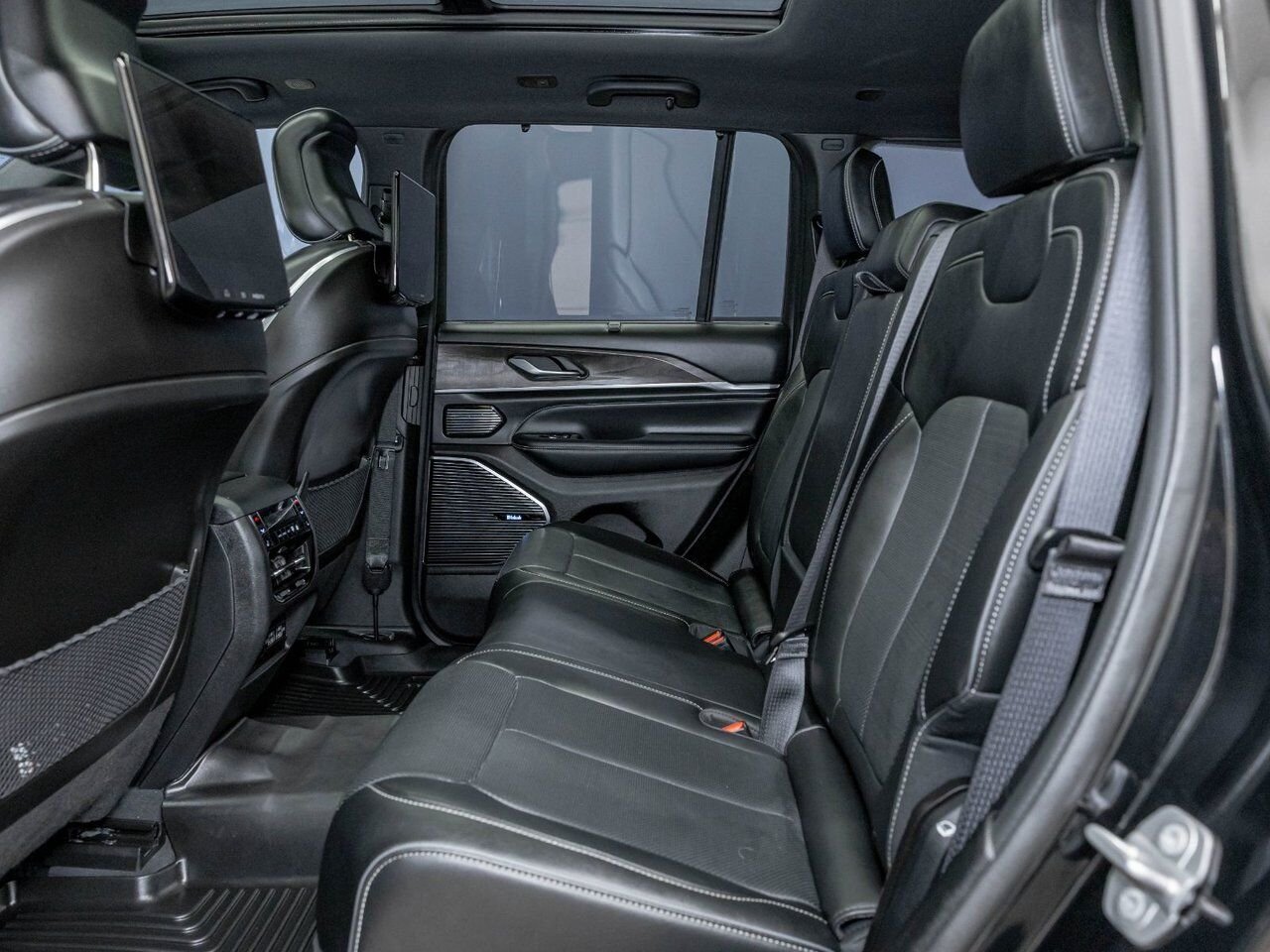 2023 Jeep Grand Cherokee 4xe OVERLAND 4X4 *TOIT* NAV CUIR SIÈGES VENT PROTECH 3 Black Saint-Jérôme - photo #34