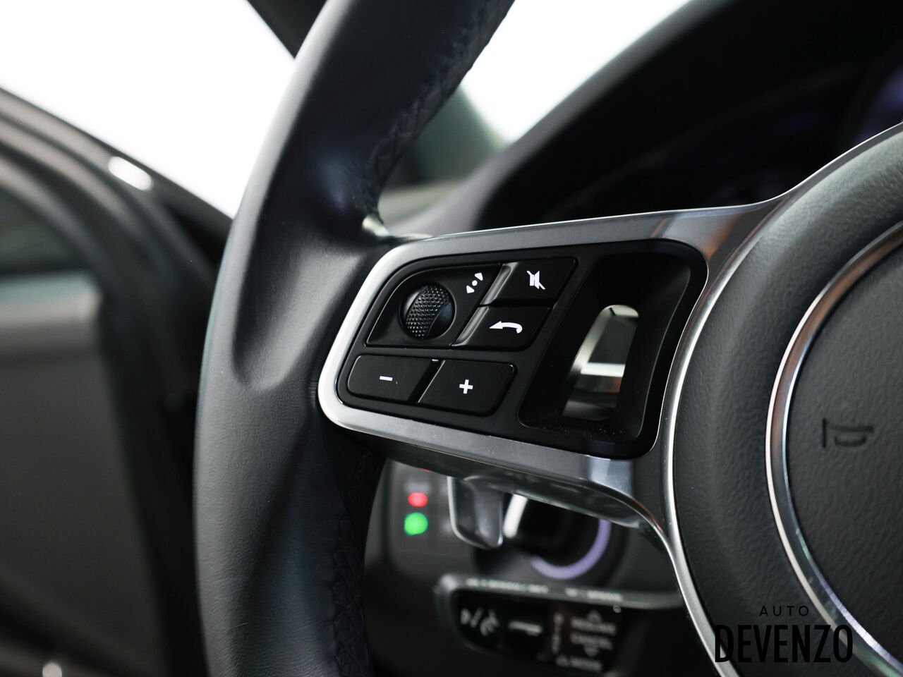 2023 Porsche Cayenne Black Saint-Eustache - photo #13
