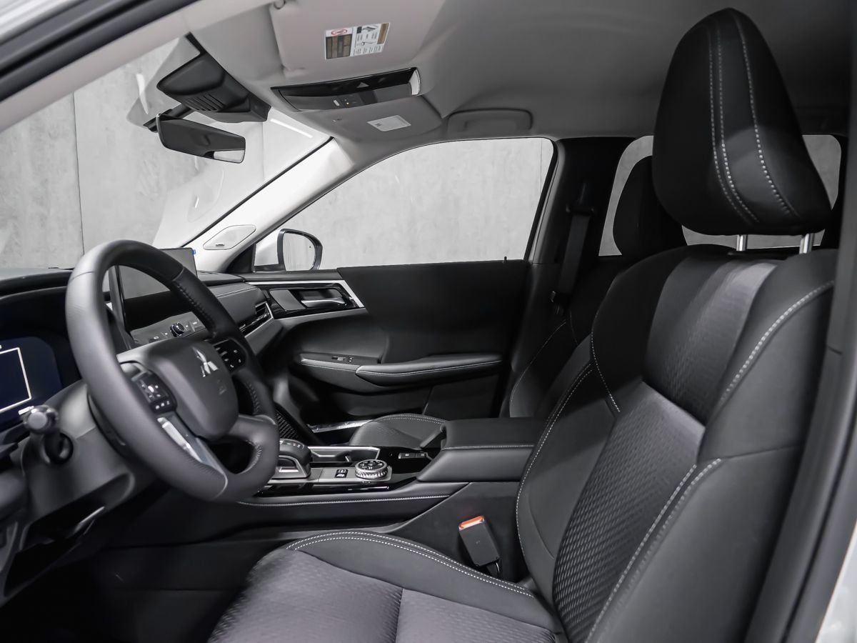 Mitsubishi Outlander PHEV ES 2026 Gris graphite métallisé Montréal - photo #6