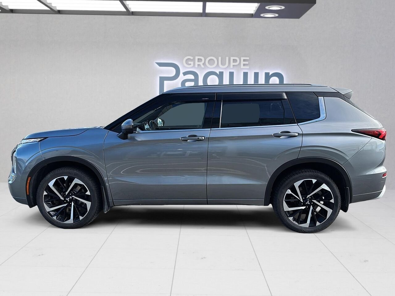 2023 Mitsubishi Outlander Grey Rouyn-Noranda - photo #4