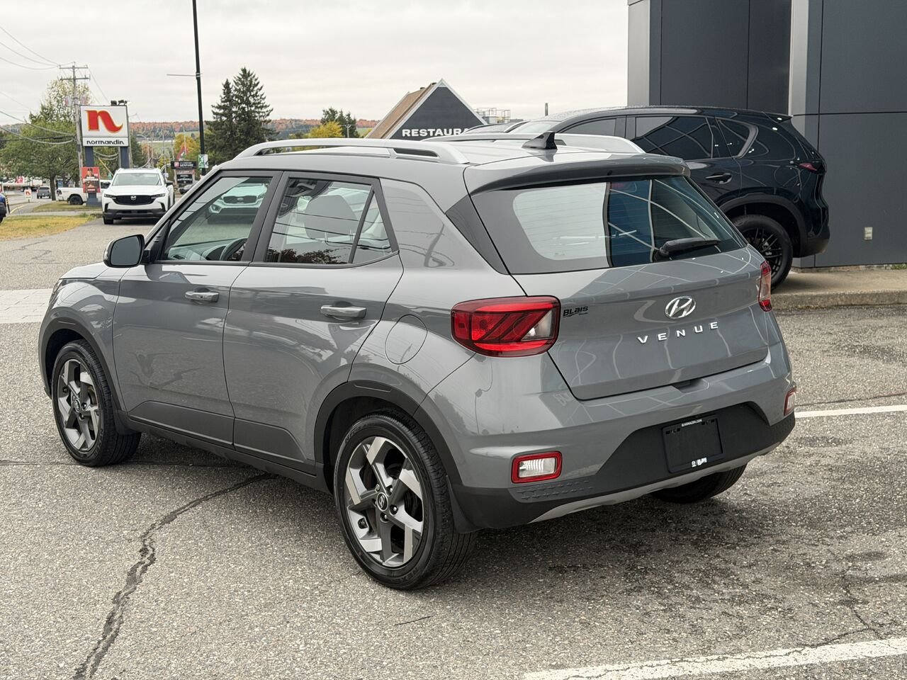 2022 Hyundai Venue Grey Ste-Marie - photo #5