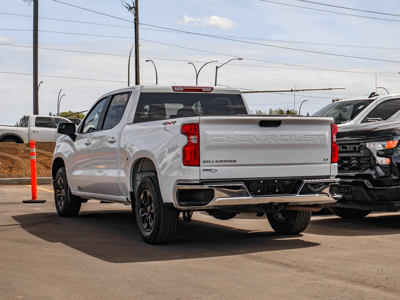 2025 Chevrolet Silverado 1500 4WD Crew Cab 147 LT White Sherwood Park - photo #5