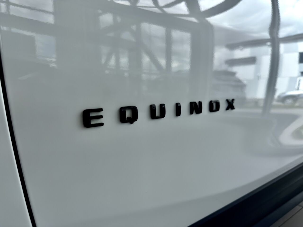 2024 Chevrolet Equinox White Notre-Dame-des-Prairies - photo #15