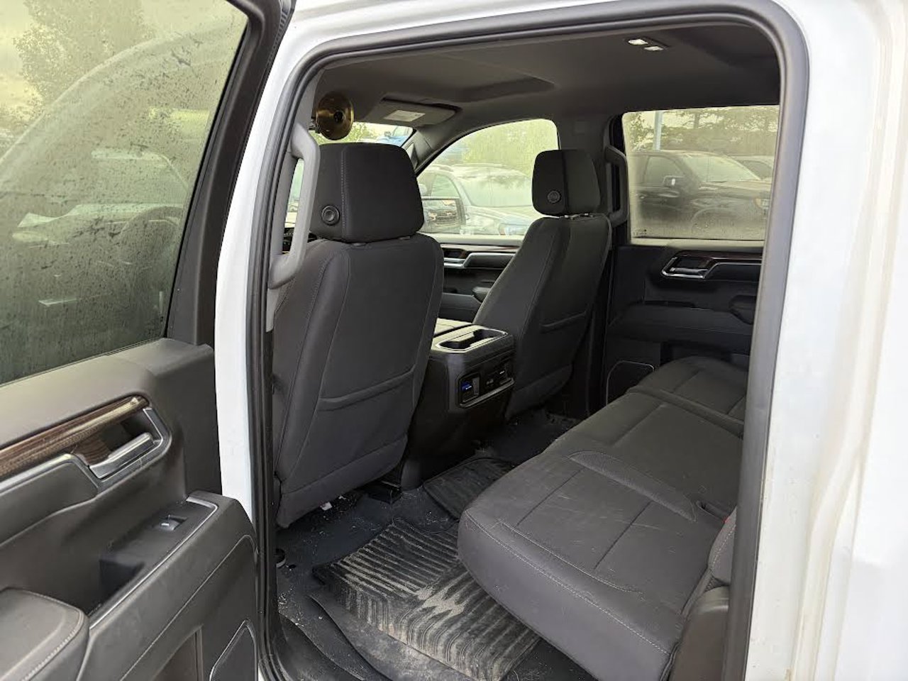 2024 Chevrolet Silverado 1500 4WD Crew Cab 147 RST White Sherwood Park - photo #5