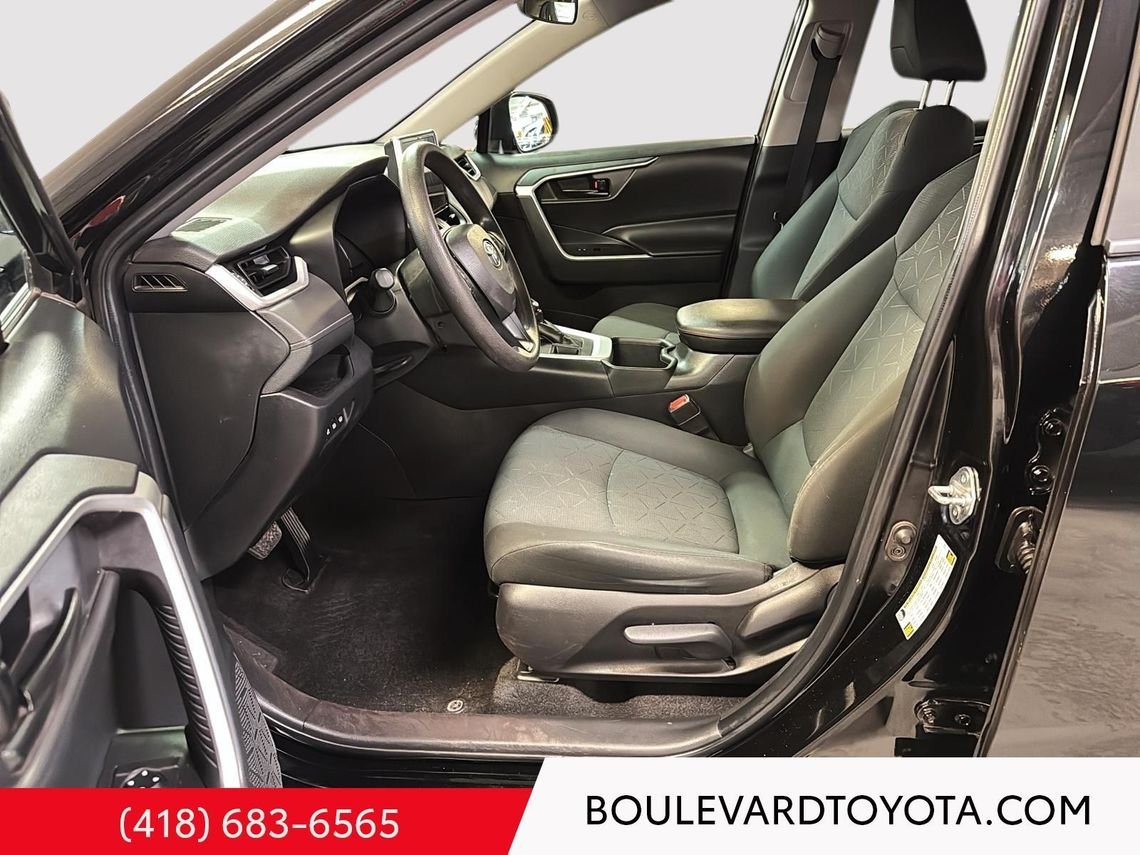 2024 Toyota RAV4 531720-104 | LE Black Québec - photo #9