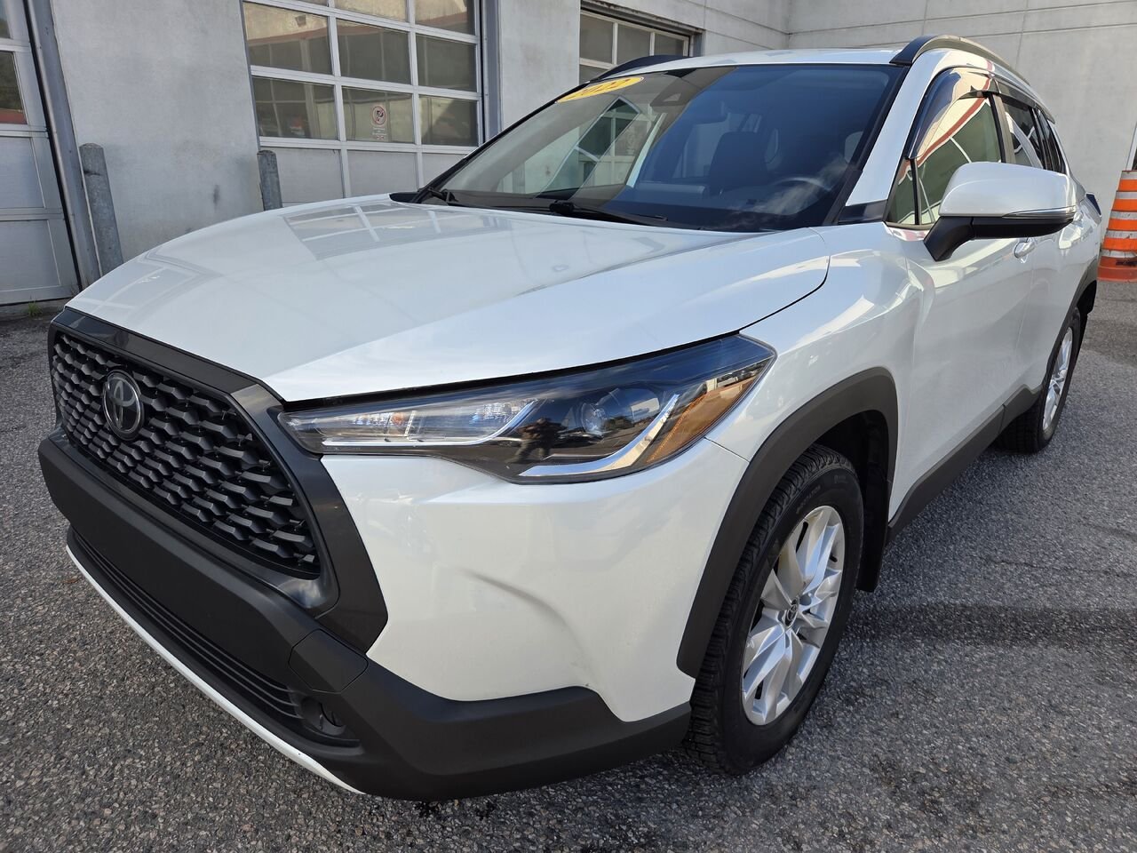 Toyota COROLLA CROSS LE (PREMIUM) 2022 Blanc Mont-Laurier - photo #0