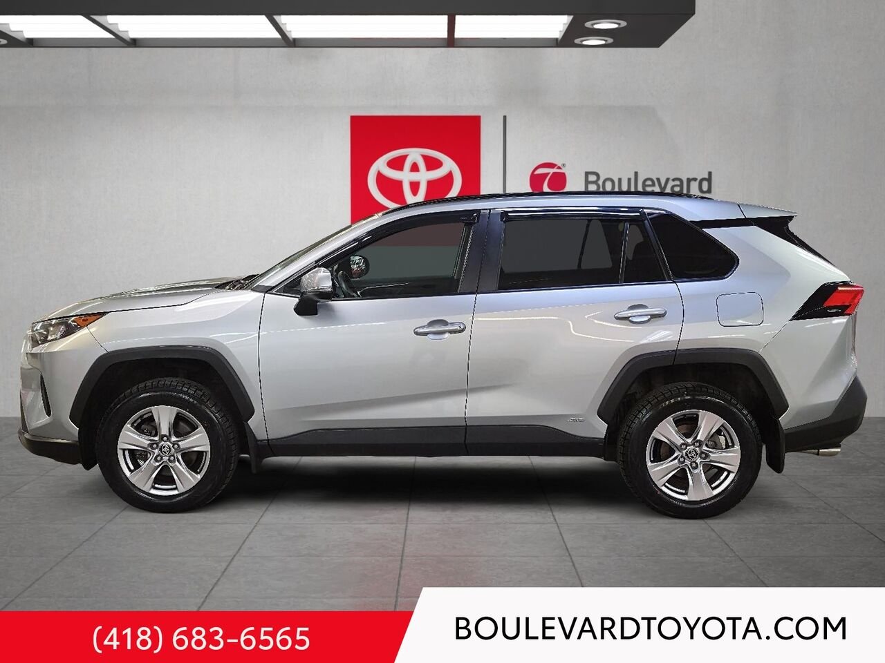 Toyota RAV4 Hybride 550002-8 | LE, AWD 2022 Argent Québec - photo #5