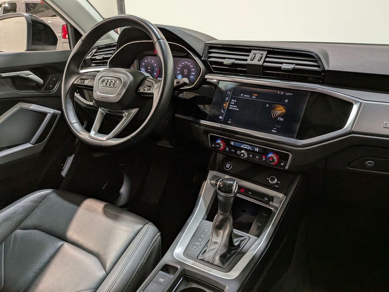 2021 Audi Q3 Progressiv 45 TFSI quattro Black Mirabel - photo #18