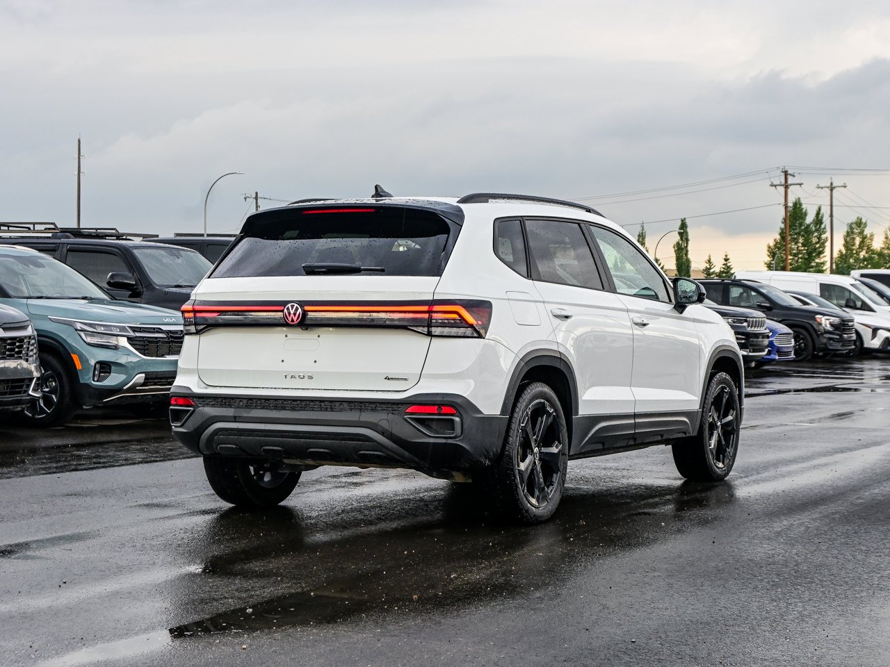 2026 Volkswagen Taos Comfortline Black Edition 4MOTION White Sherwood Park - photo #12