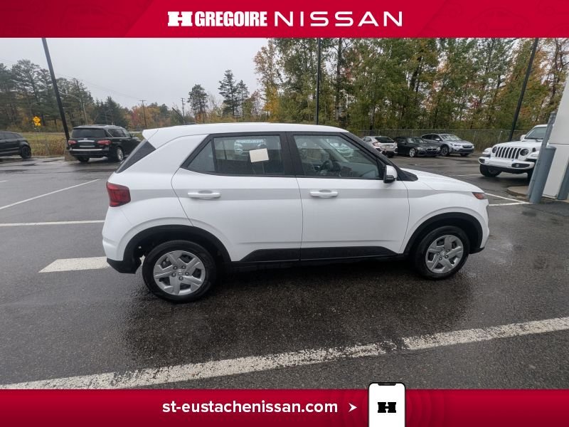 2023 Hyundai Venue White Laval - photo #11