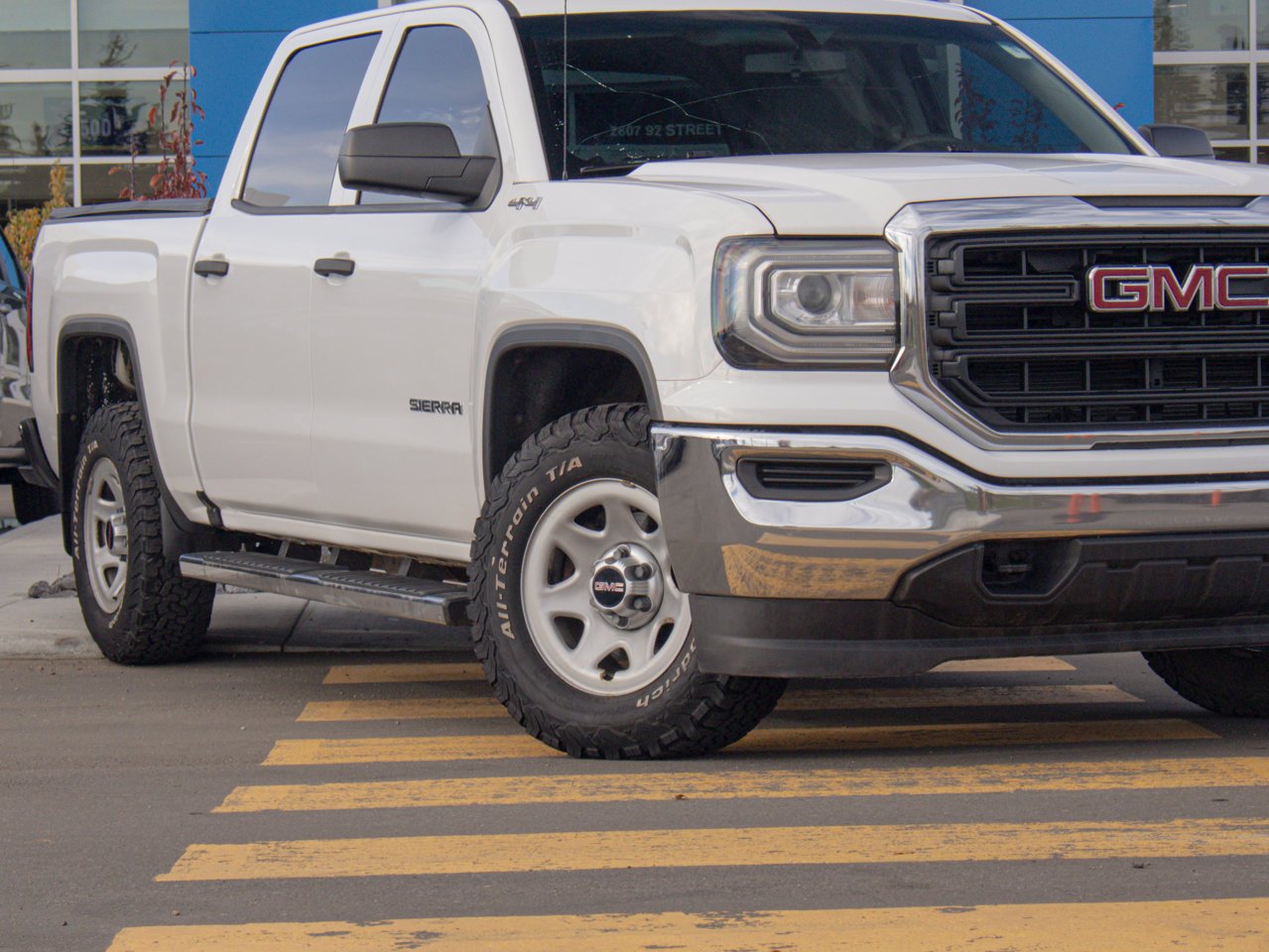 2017 GMC Sierra 1500 4WD Crew Cab 143.5 White Sherwood Park - photo #5