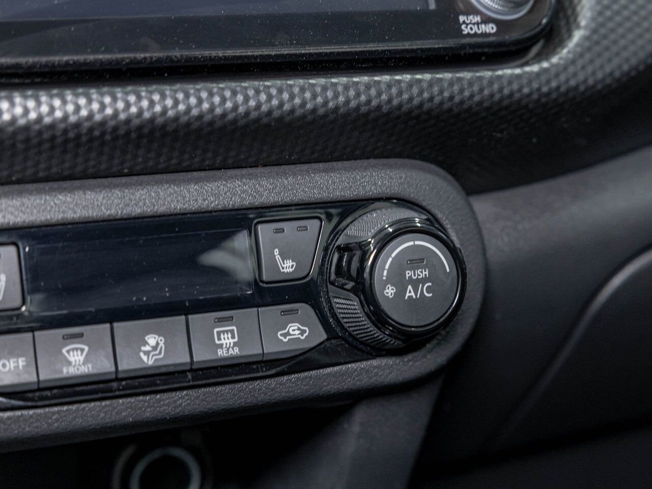 Nissan Kicks SV *SIÈGES CHAUFF* CARPLAY REG ADAPT ALERTES 2023 Gris Saint-Jérôme - photo #11