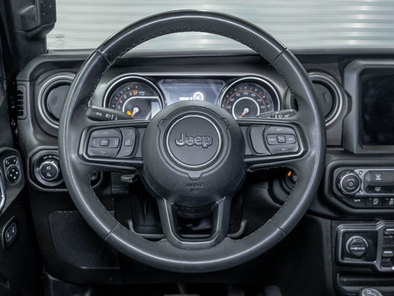 Jeep Gladiator WILLYS CREW 4X4 V6 *NAV* TOIT DUR CARPLAY BEDLINER 2023 Noir Saint-Jérôme - photo #13