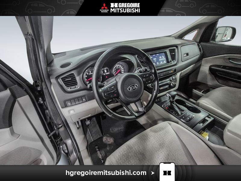 2017 Kia Sedona Grey Blainville - photo #16