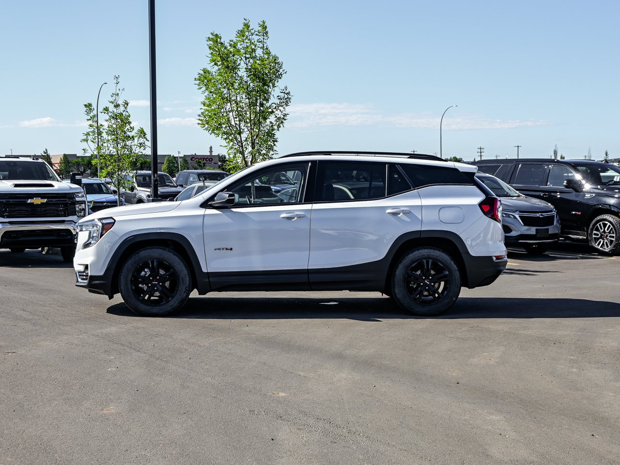 2022 GMC Terrain AWD 4dr AT4 White Sherwood Park - photo #9