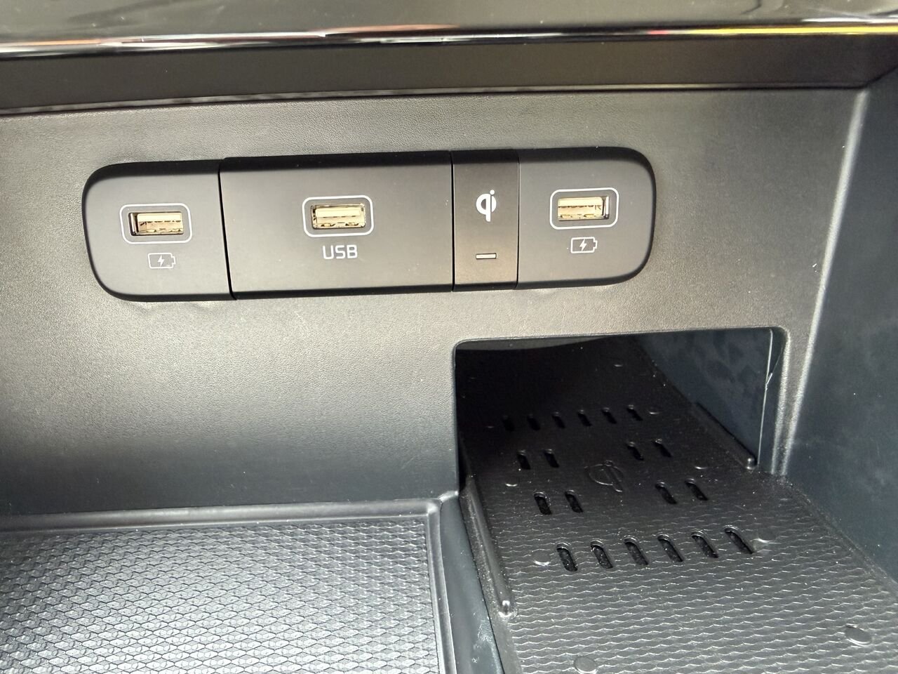 Kia Carnival 2024 Blanc Thetford Mines - photo #26