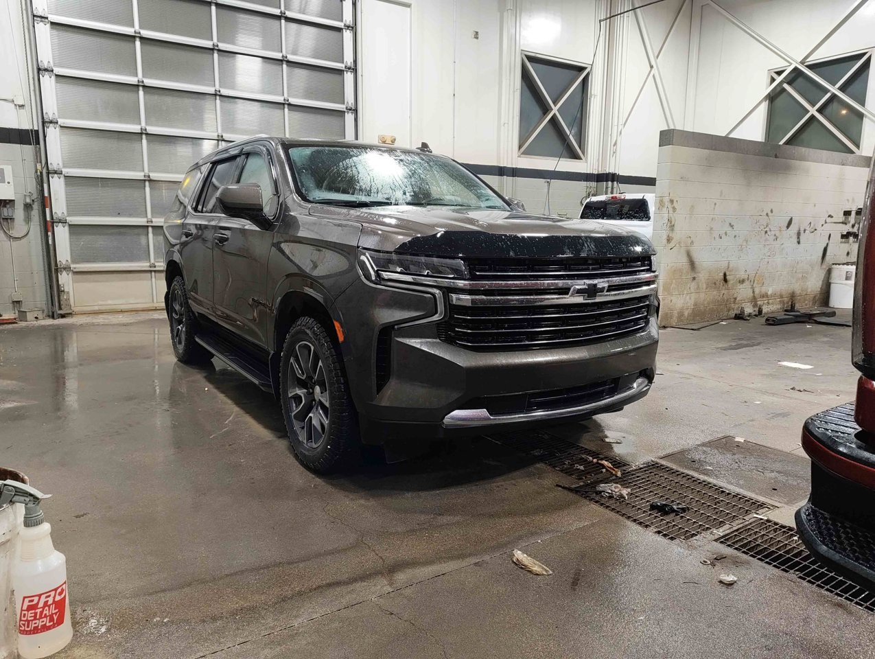 2021 Chevrolet Tahoe 4WD 4dr LT Graywood Metallic Sherwood Park - photo #2