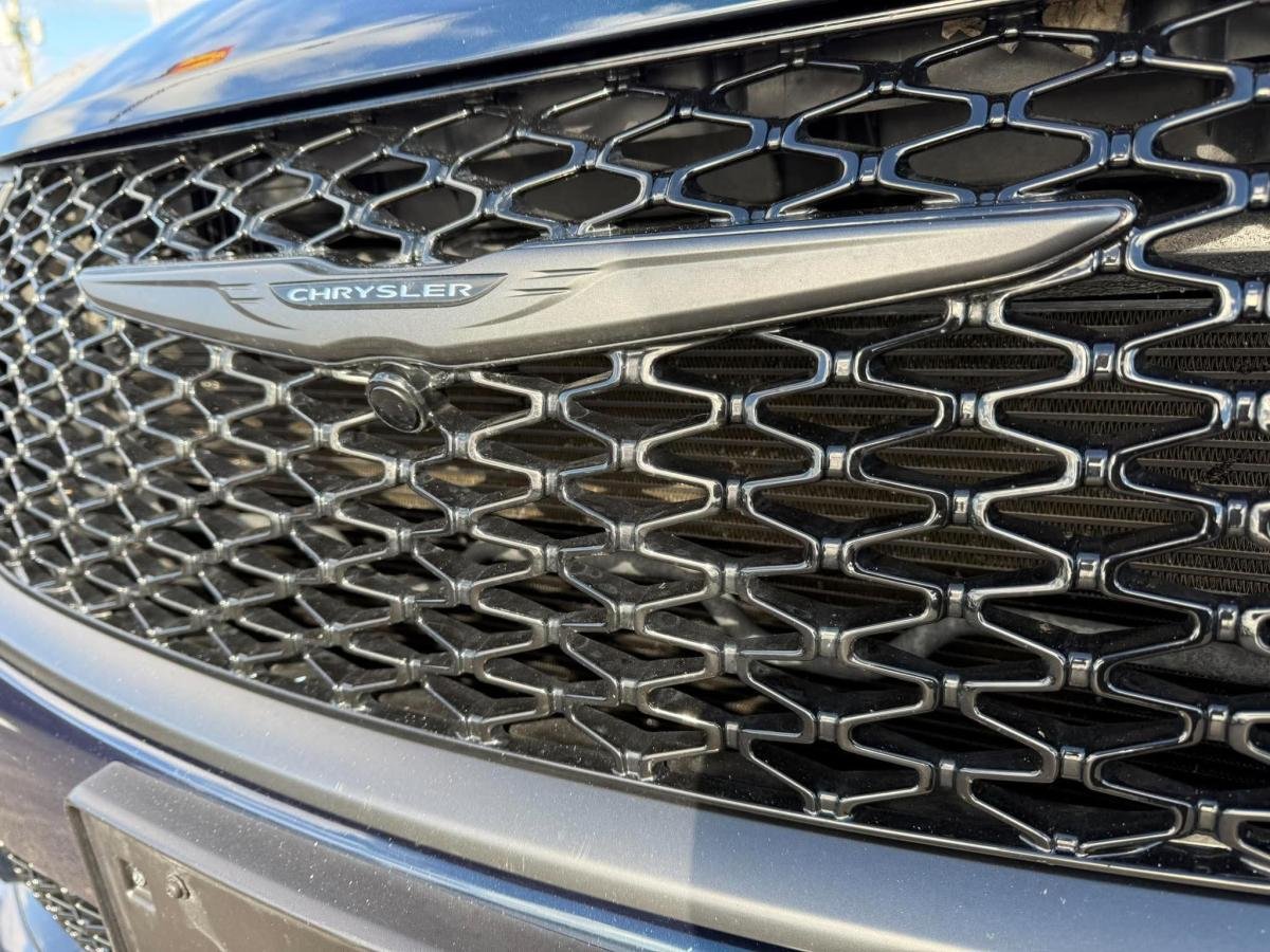 2025 Chrysler Pacifica Blue  - photo #9