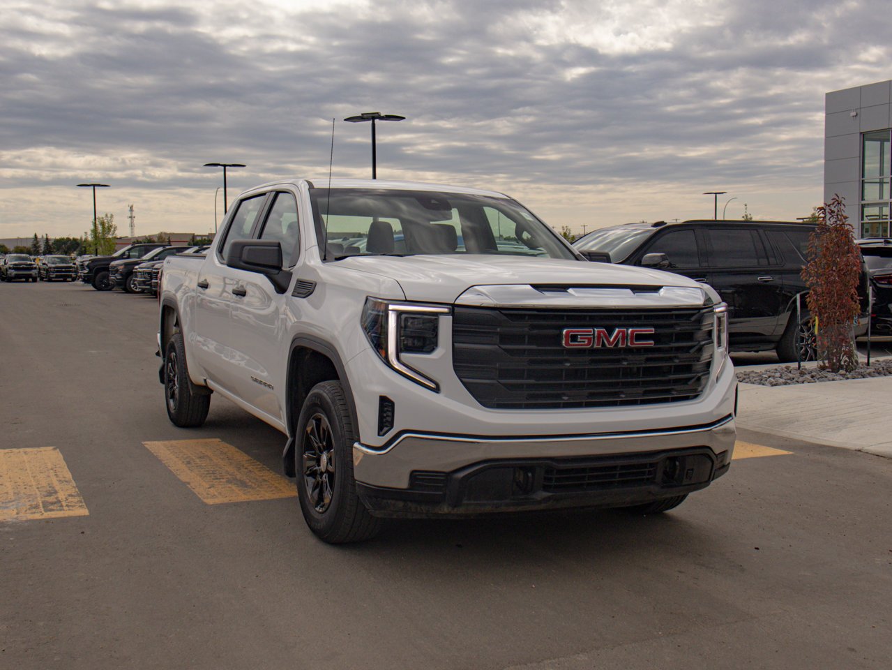 2023 GMC Sierra 1500 4WD Crew Cab 147 Pro White Sherwood Park - photo #12