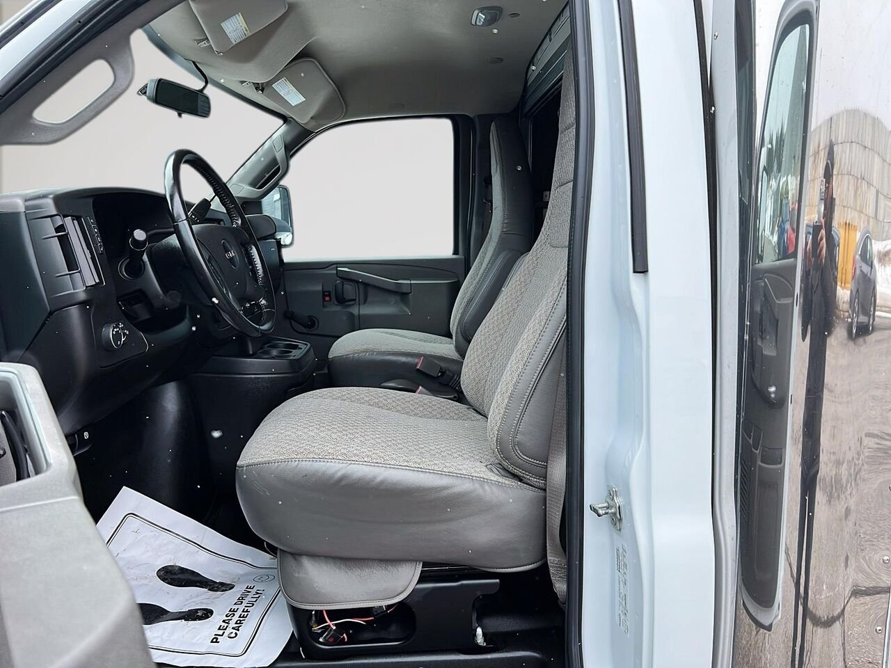 2023 GMC Fourgonnette commerciale tronquée Savana White Québec - photo #26