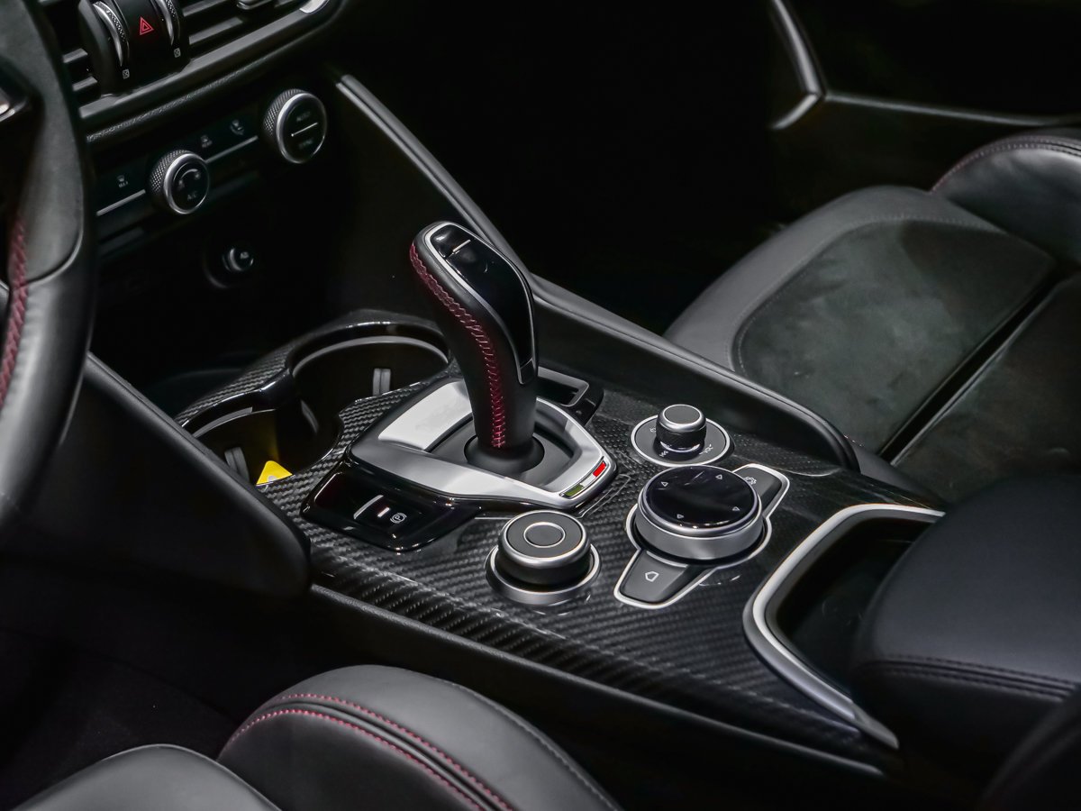 Alfa Romeo Giulia QUADRIFOGLIO CARBON TOIT CARBONE ASSIST CONDUITE 2021 Rouge Montréal - photo #18