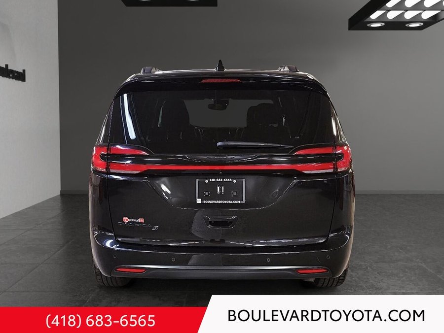 2022 Chrysler Pacifica TOURING L Black