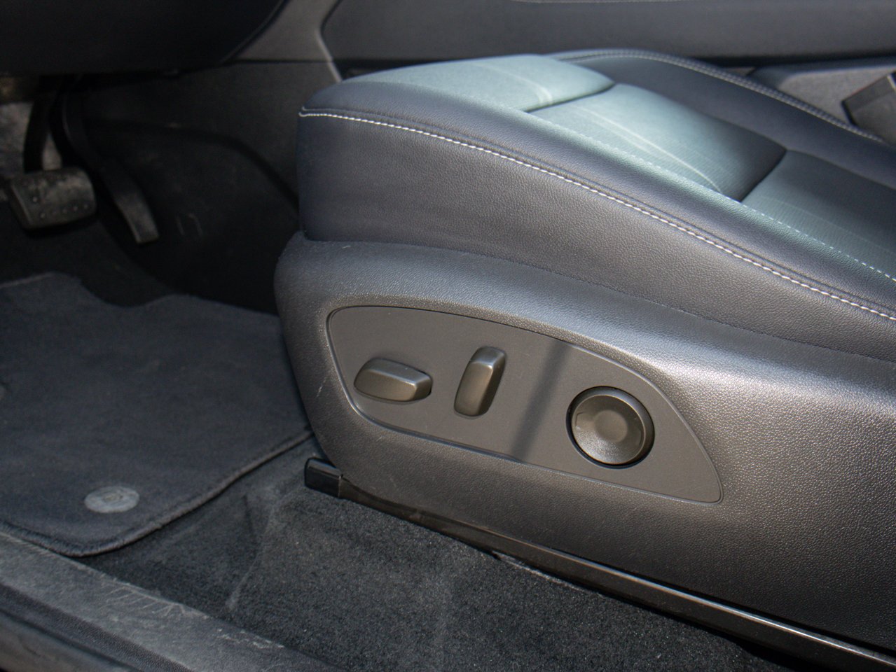 2026 Chevrolet Traverse AWD 4dr LT Black Sherwood Park - photo #18