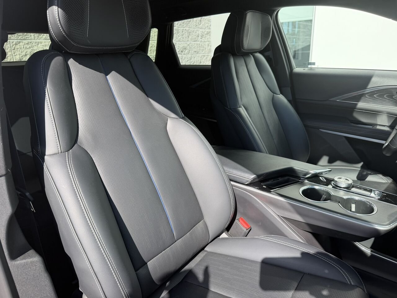 2024 Cadillac LYRIQ LUXURY AWD FINANCEMENT À PARTIR 0.99% Black Laval - photo #11