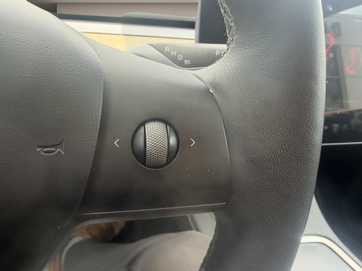 Tesla Model Y 2023 Argent  - photo #11