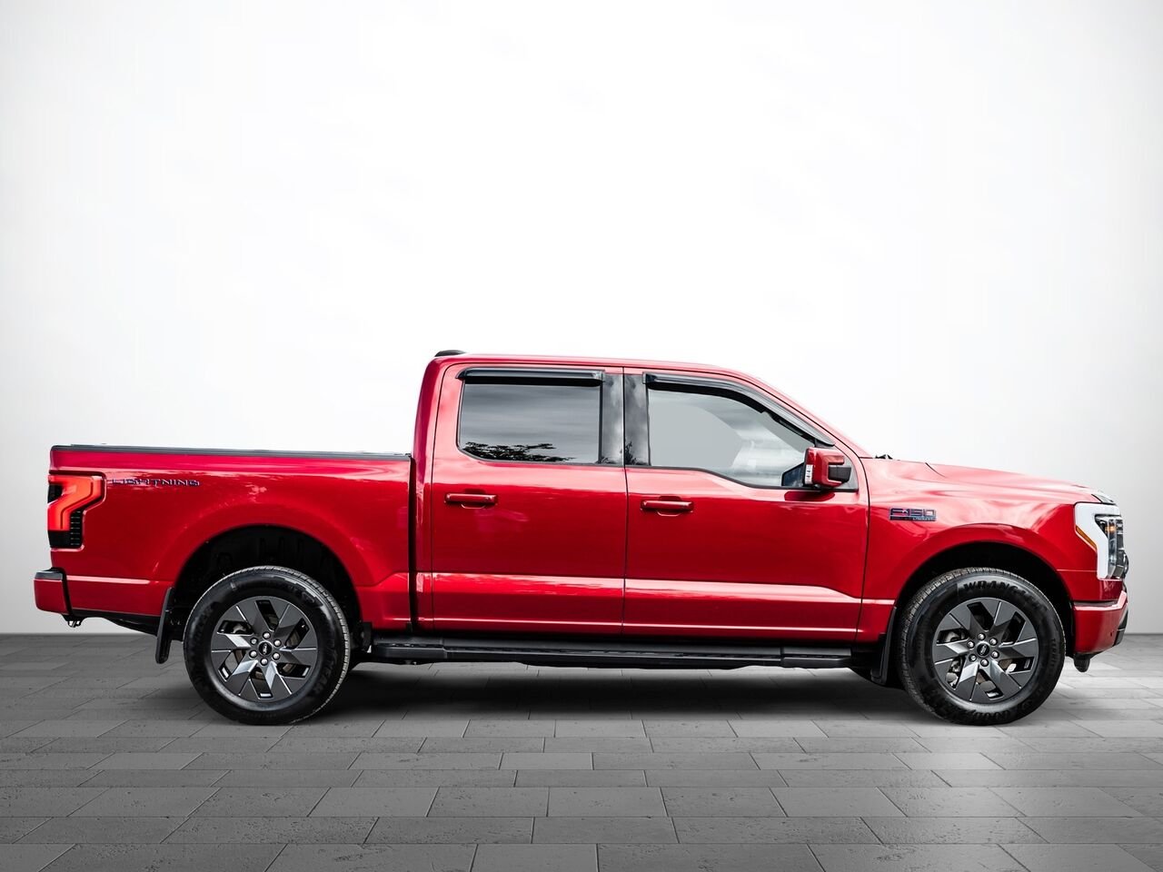 2024 Ford F-150 Lightning Red Sainte-Julienne - photo #3