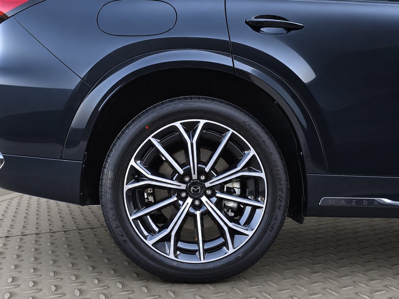 2026 Mazda CX-70 PHEV Signature Jet Black Mica Val-David - photo #5