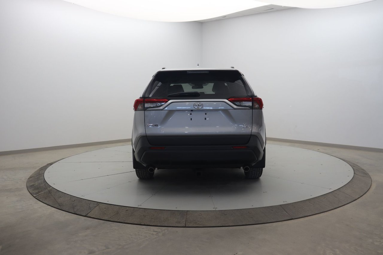2020 Toyota RAV4 LE Grey Baie-Comeau - photo #4