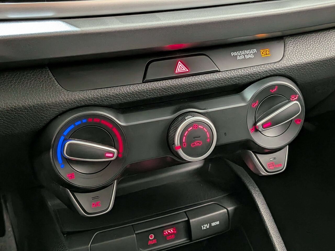 2018 Kia Rio 5-door LX Manual White Val-David - photo #20
