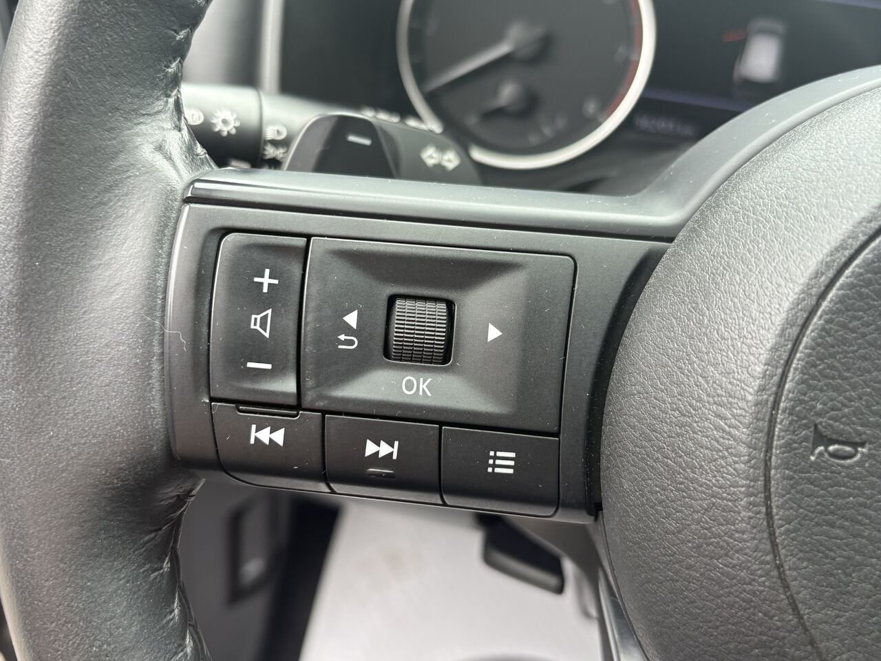 2024 Nissan Rogue S Black Mont-Laurier - photo #15