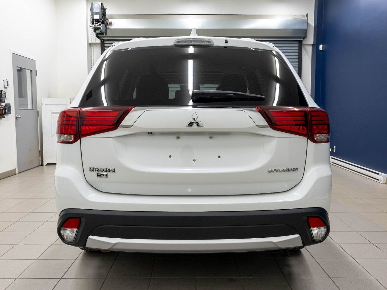 Mitsubishi Outlander ES AWD *TOIT* CUIR 7 PLACES SIÈGES CHAUFF CAM 360 2018 Blanc Saint-Jérôme - photo #7