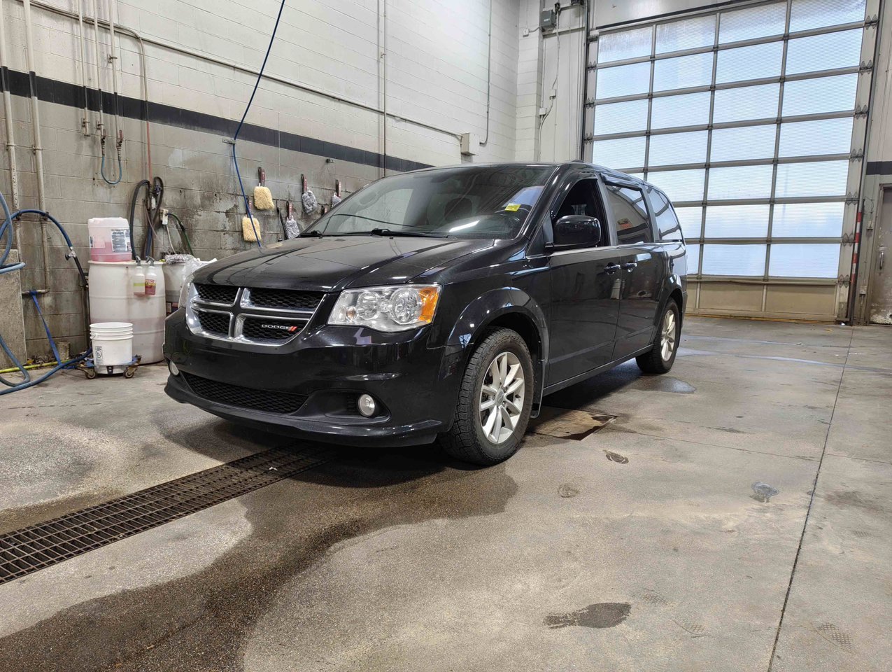 2020 Dodge Grand Caravan Premium Plus 2WD Black Sherwood Park - photo #3