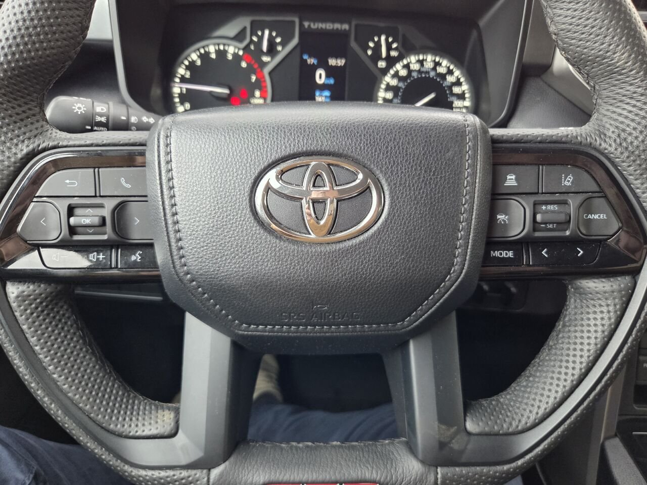 2024 Toyota TUNDRA Black Mont-Laurier - photo #20