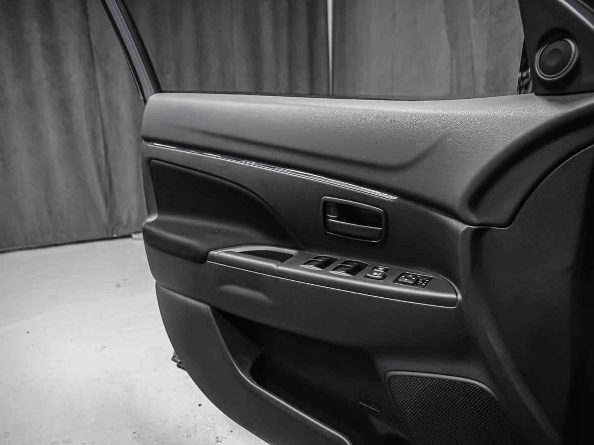 2025 Mitsubishi RVR ES FWD CARPLAY CAMÉRA SIÈGES CHAUFFANTS Grey Montreal - photo #7
