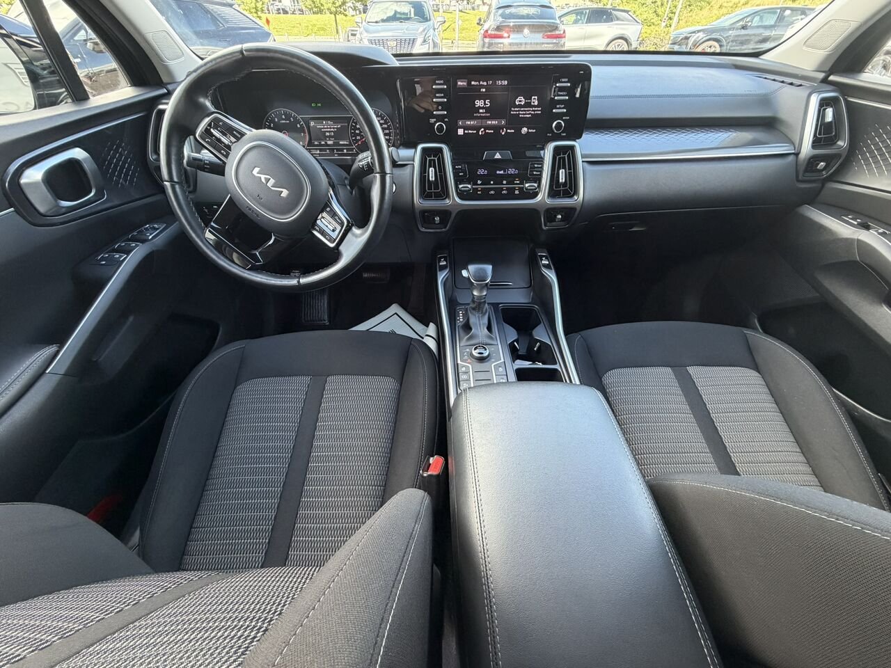 2023 Kia Sorento LX Premium AWD 7 PASSAGERS Black Laval - photo #18