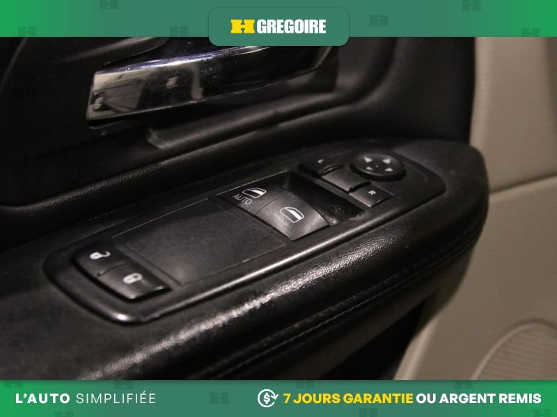 2019 Dodge GR Caravan Grey Laval - photo #15
