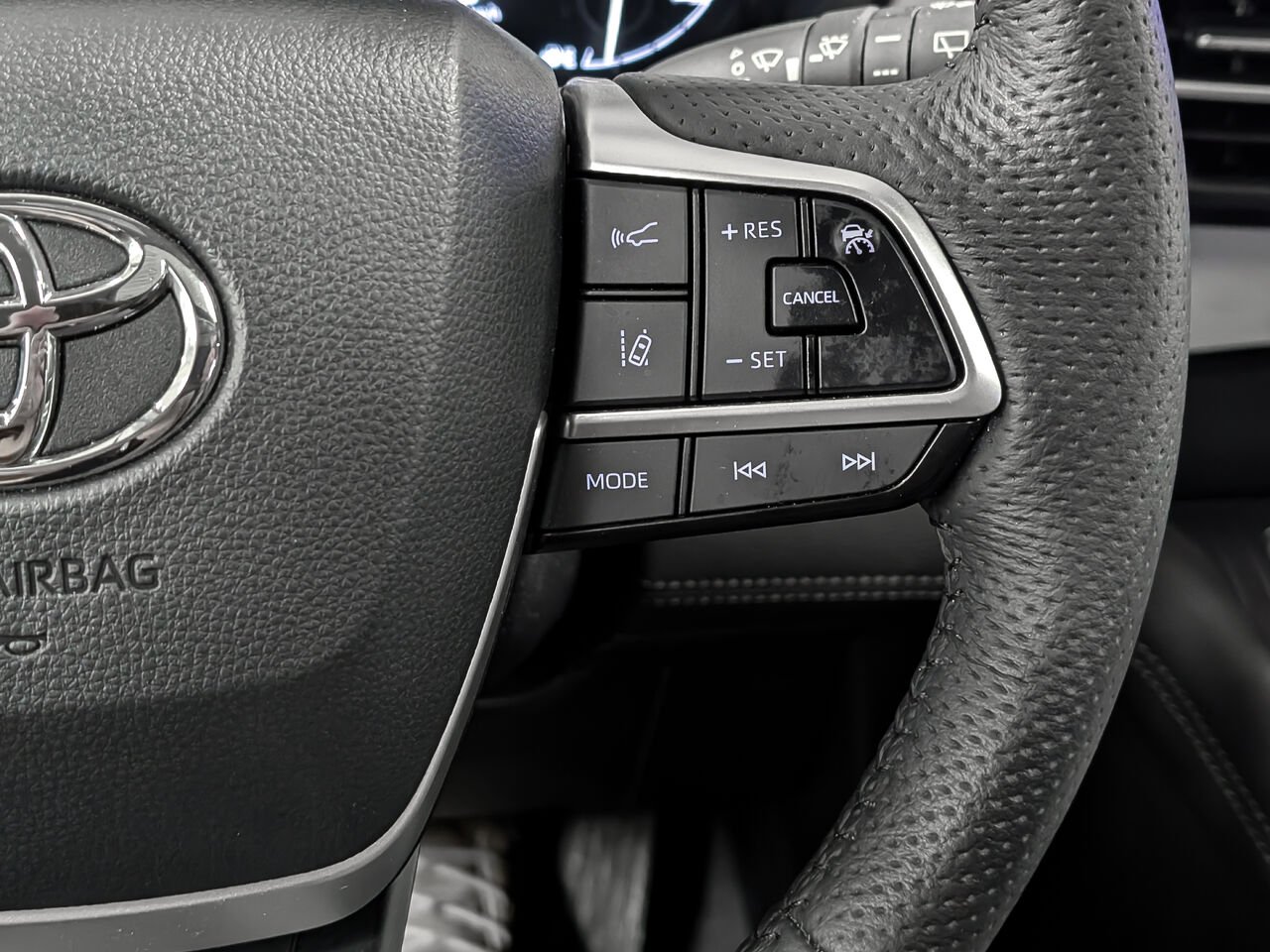 2025 Toyota Sienna 5TDGRKEC9SS252378 White Sherbrooke - photo #15