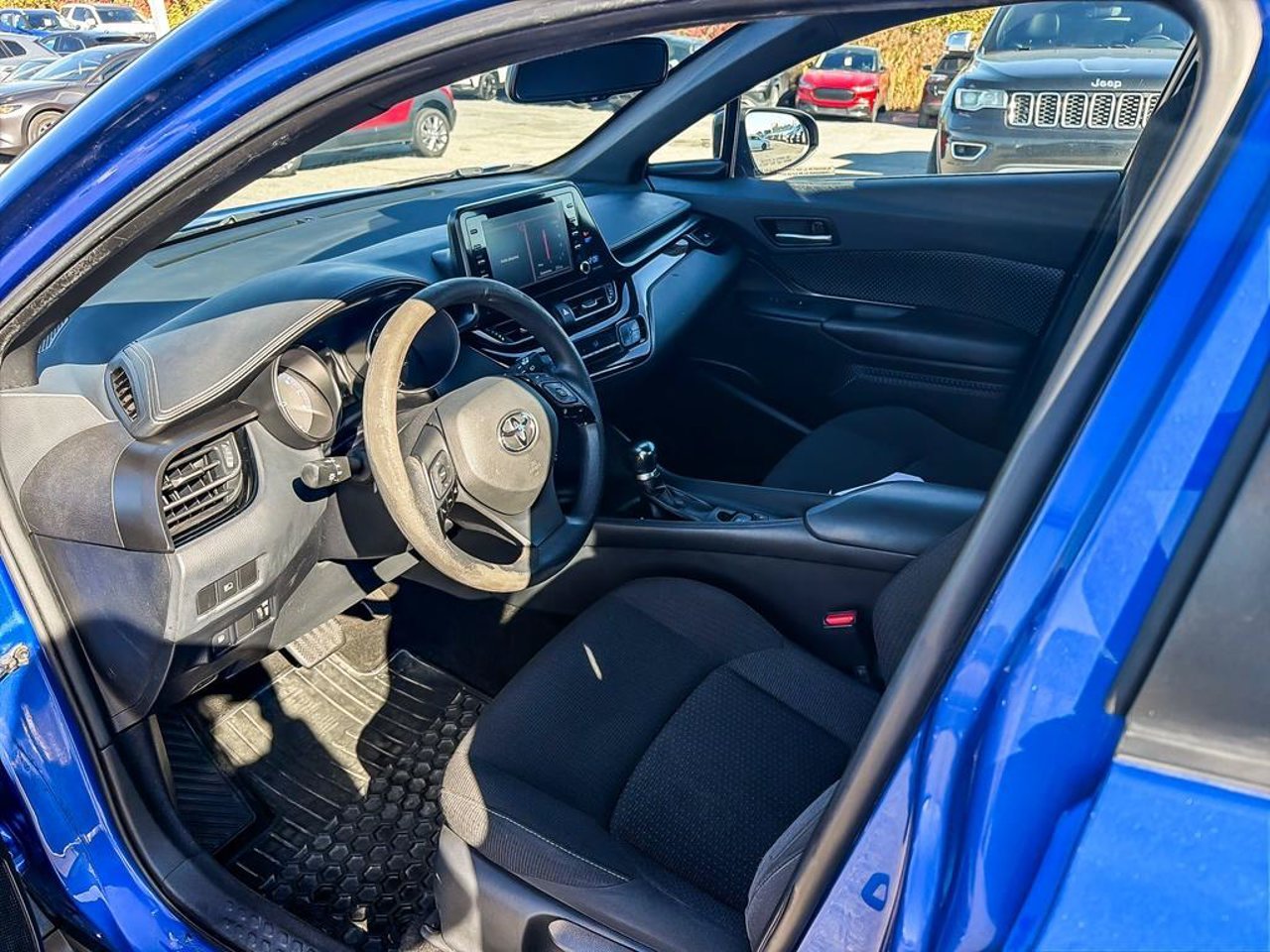 Toyota C-HR NMTKHMBX4KR065550 2019 Bleu Mirabel - photo #15